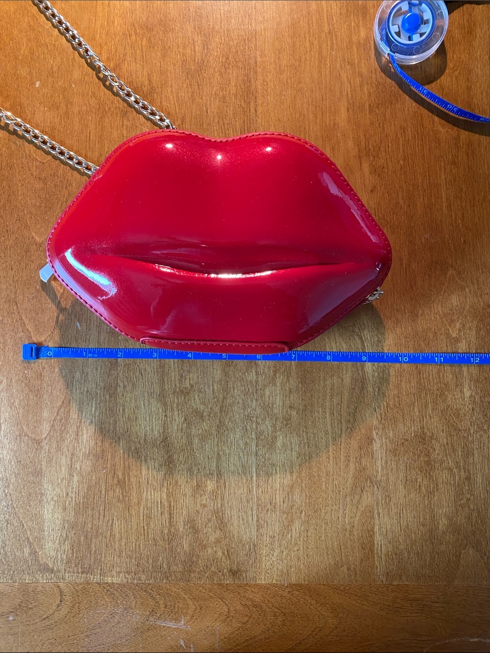 Glossy Red Lip Crossbody Bag with Gold Chain Strap - Picture 6 of 6